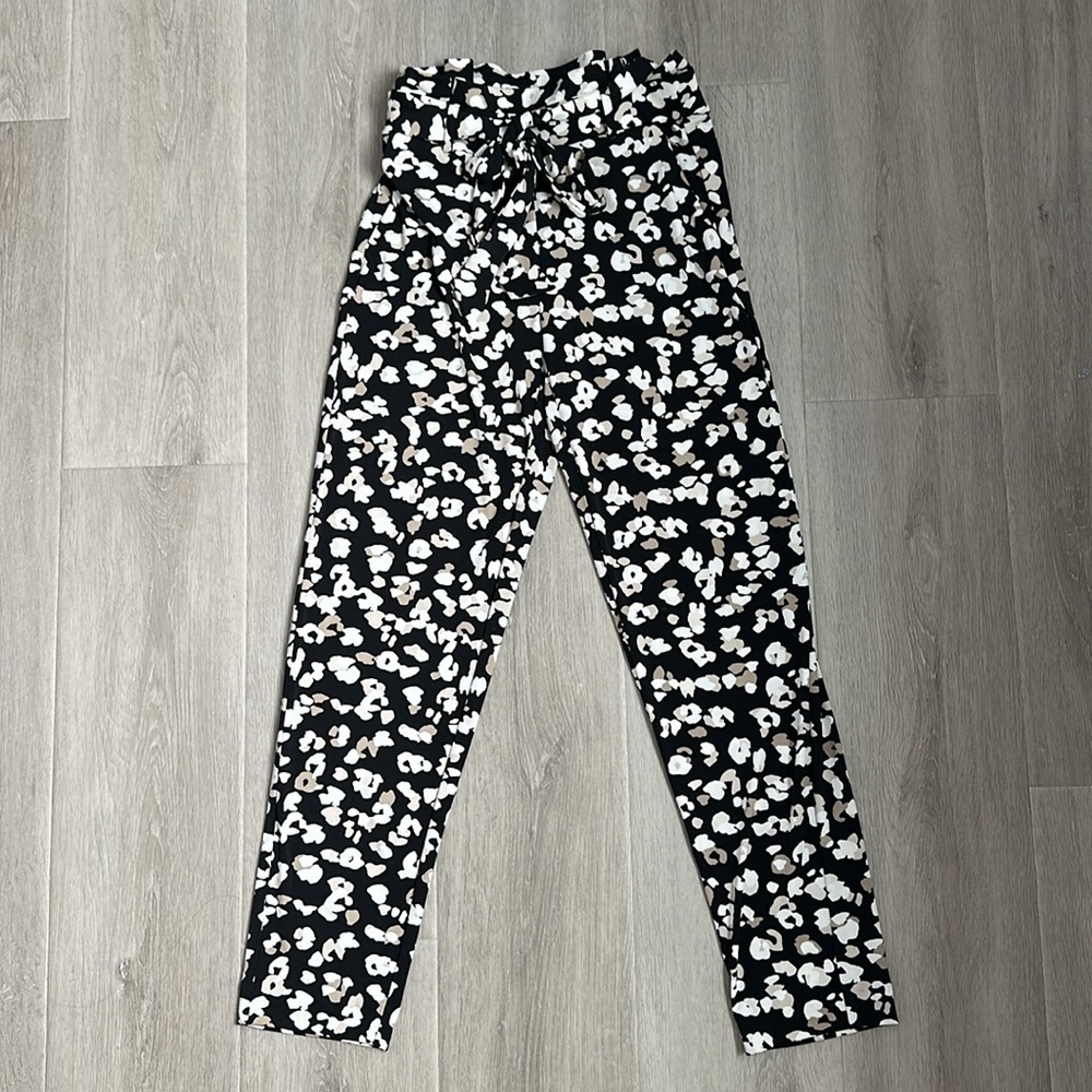 WHITE HOUSE BLACK MARKET women’s Leopard pants size XXS
NWOT